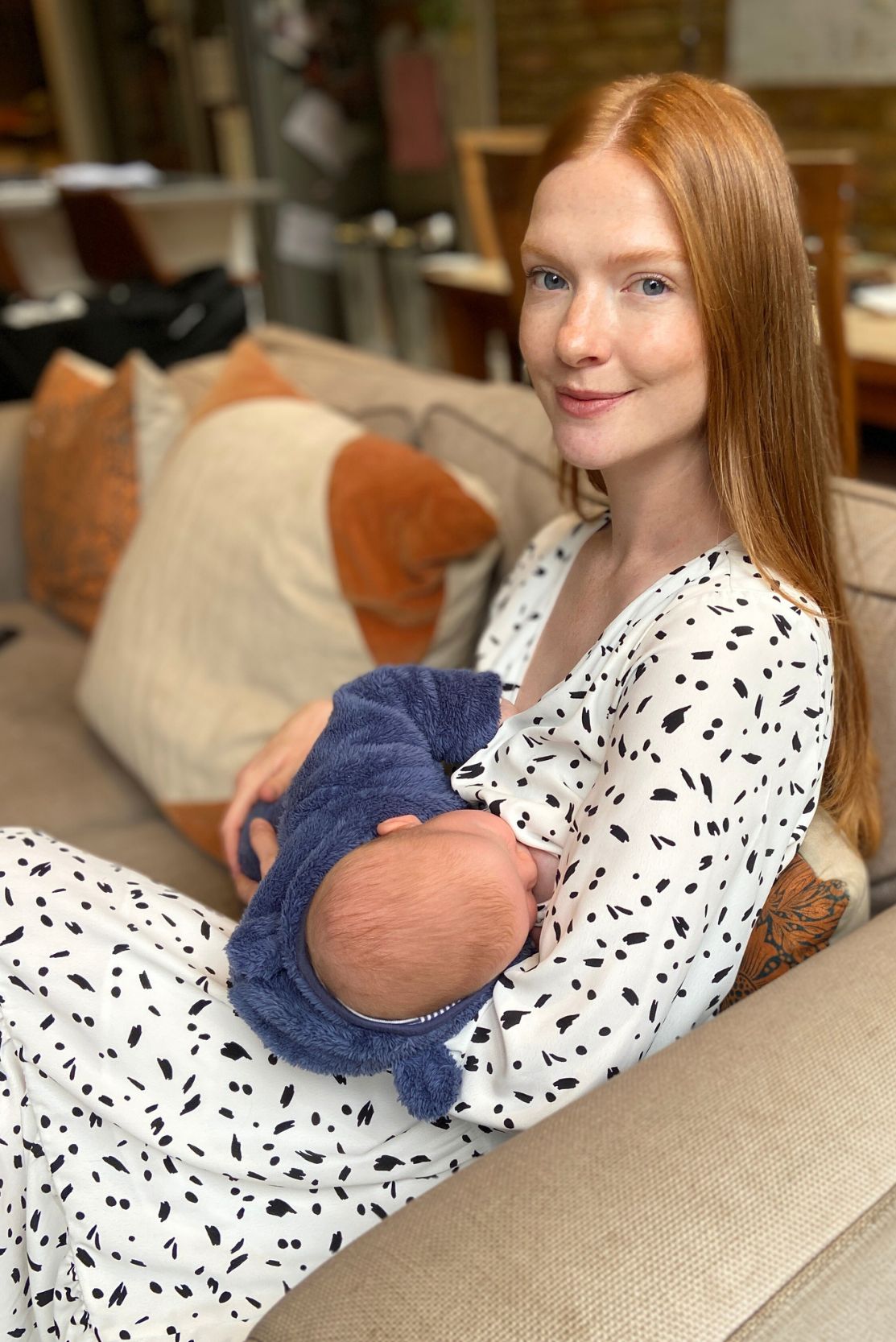 showing how the breastfeeding functionality of the dress works with zippers