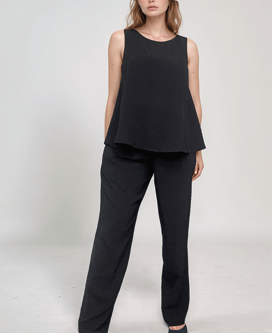 best recommended maternity trousers for smart workwear office style or events, maternity workwear pants for summer with wide legs in a fluid fabric for elevated professional aesthetic