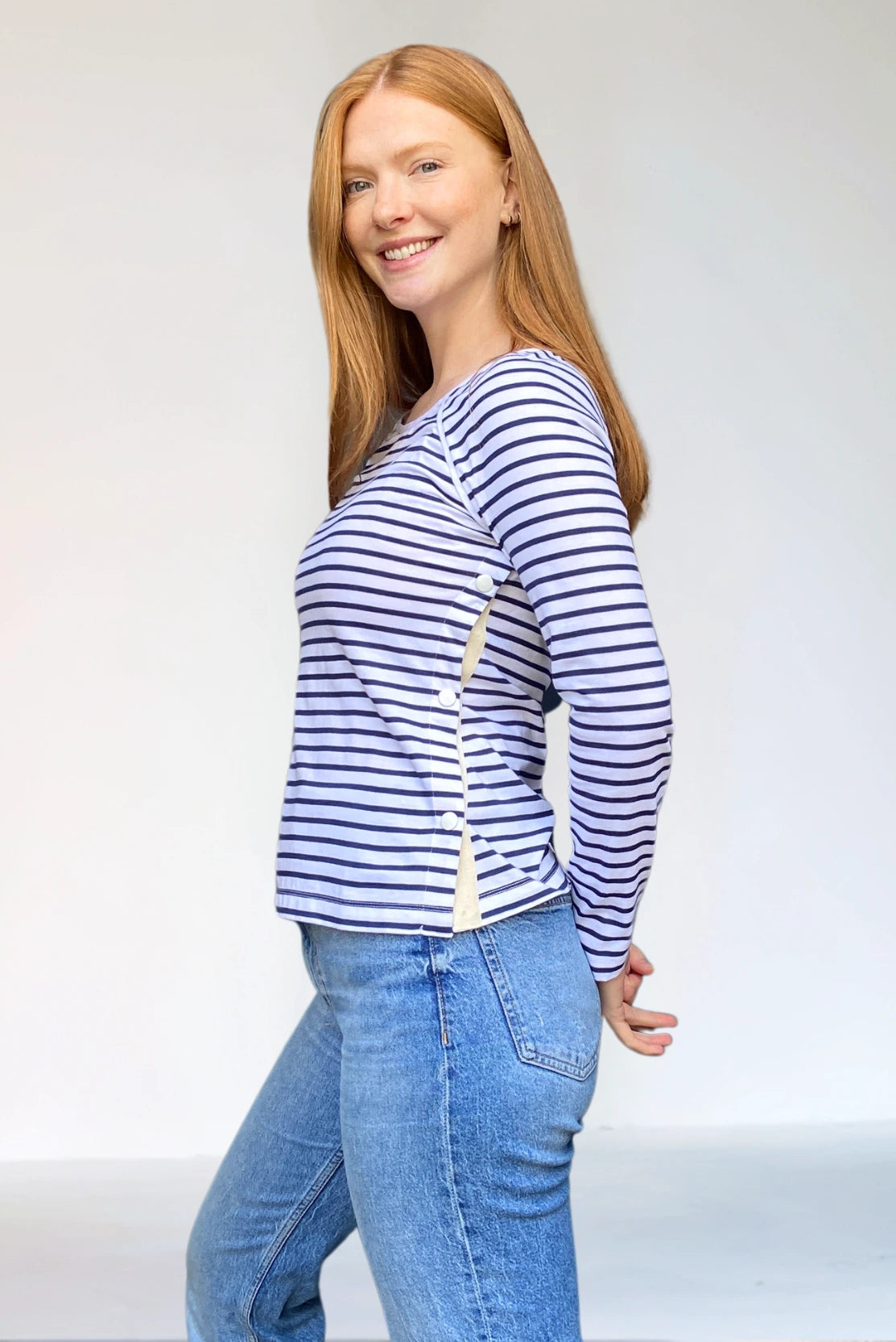 What to wear for easy comfortable Postpartum and breastfeeding outfits for everyday - a stylish nursing top with long sleeves for autumn winter that does not look frumpy or baggy