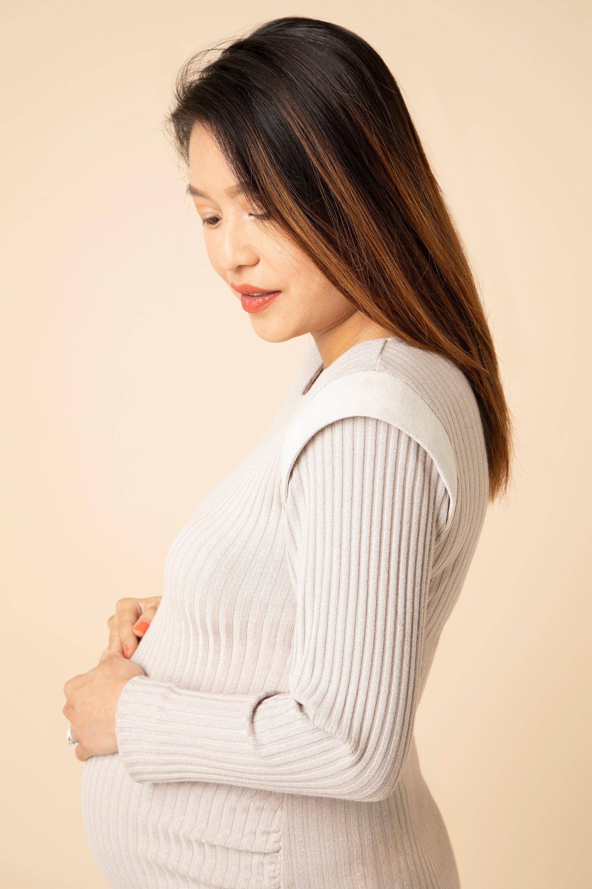 This maternity dress is a must-have for every stylish maternity wardrobe. Made in skin-soft fabric that hugs your growing curves in the right places. Discreet ruching gives the ‘perfect fit’ bump silhouette. Great occasion wear maternity dress and a perfect modern maternity office wear dress. Takes you from day to evening