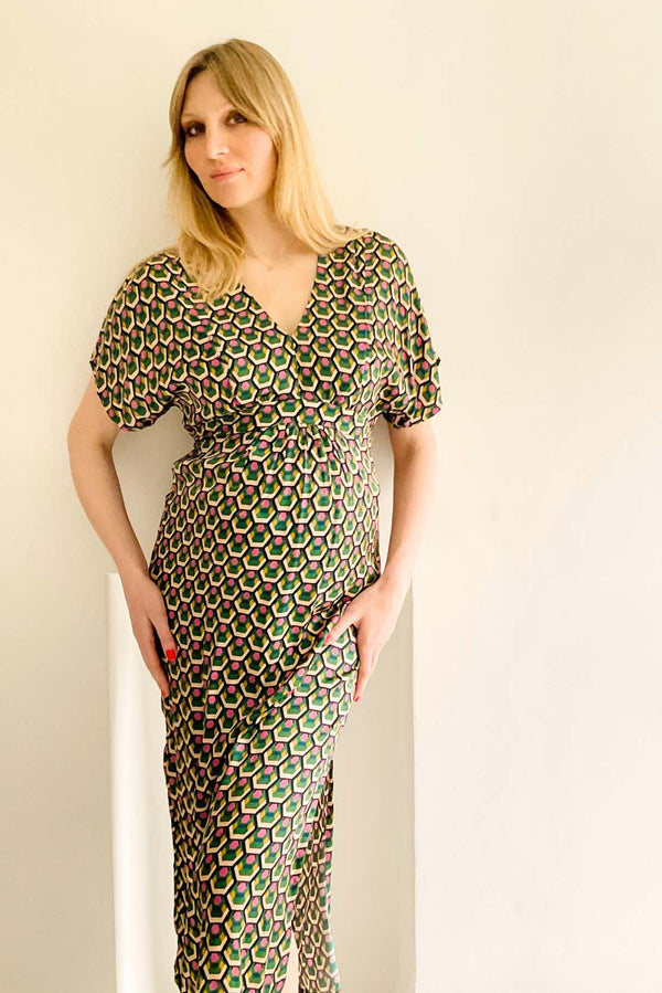 Perfect Spring/Summer bump- and breastfeeding-friendly dress. A luxe silky-feel fabric. For pregnancy, the kimono-style design flatters the shape and makes a very chic, comfortable and stylish maternity dress. Postpartum, a flattering dress for the post-pregnancy transition with discreet breastfeeding access.