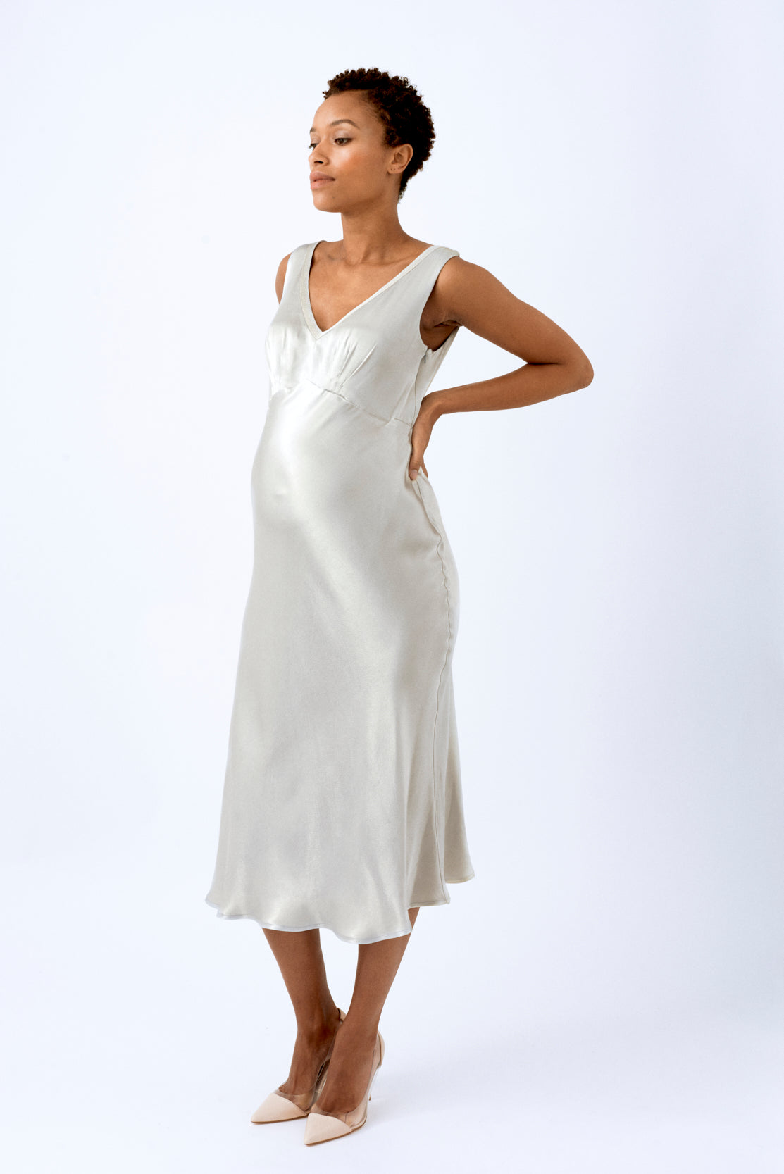 Occasion maternity dress. Make a fashion statement in this stunning silver satin dress. The perfect elevated maternity occasion wear dress for weddings, parties and evening events. The maternity dress’s clever design accommodates a 9-month bump, but is also a very flattering post-pregnancy as it drapes over the body.