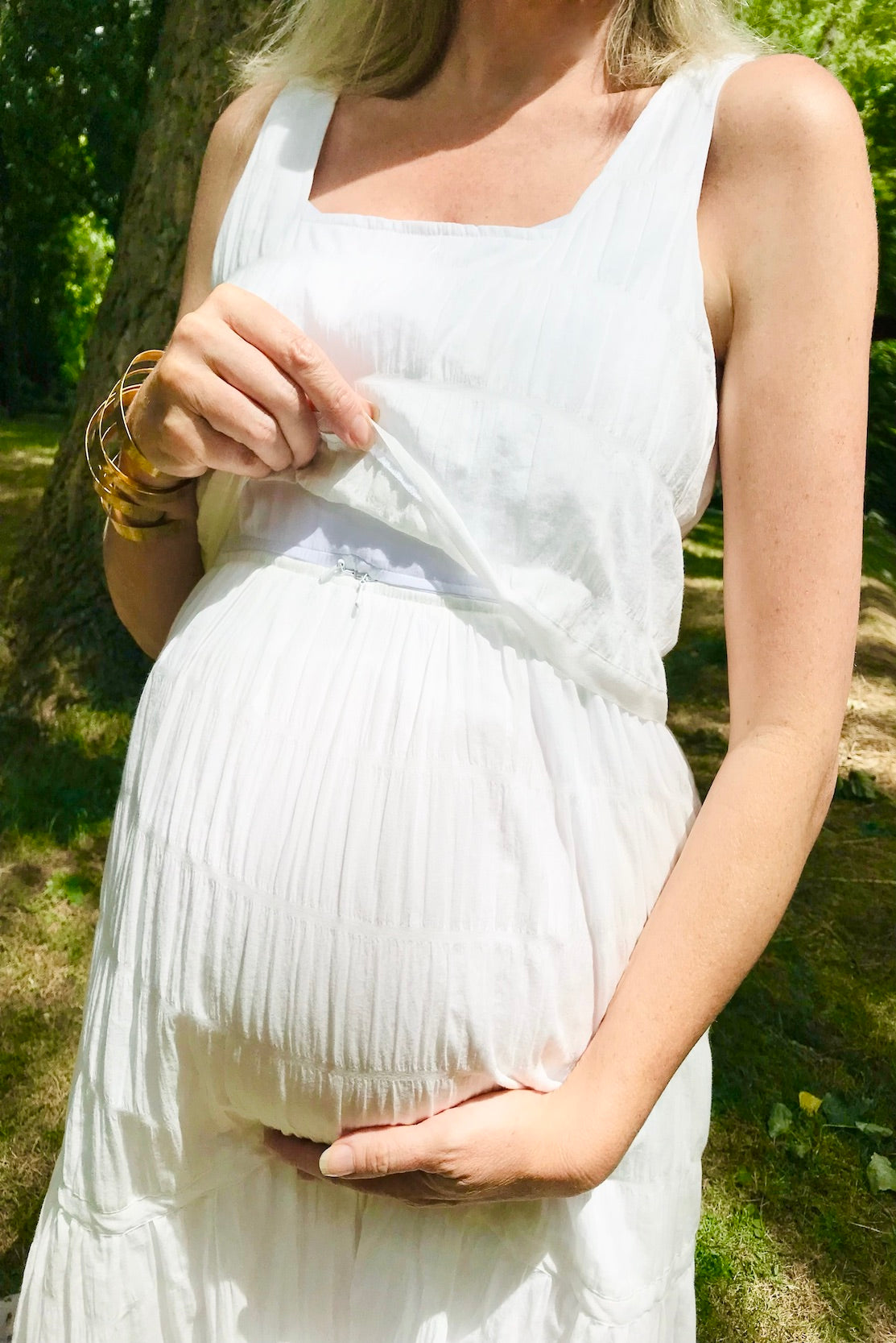 CARI's Bump-to-Baby white maternity and breastfeeding sundress is a summer essential for any maternity wardrobe. A contemporary tiered maxi design accommodates a nine-month bump. Concealed zips deliver convenient breastfeeding access and a flattering loose fit postpartum. It's the dress that evolves along with you.
